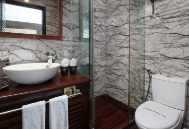 Glory Legend Cruise Private Bathroom