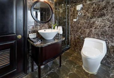 Margaret Deluxe Cabin Bathroom2