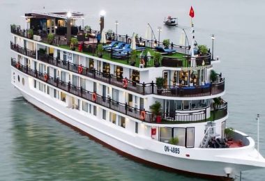 Margaret Cruise Halong bay