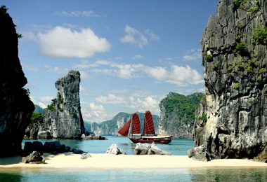 Bai Tu Long Bay - Thien Canh Son VIew