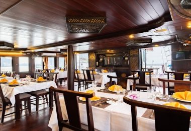 Dinning Room Swan Cruise