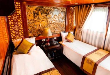 Twin Cabin Bai tho junk