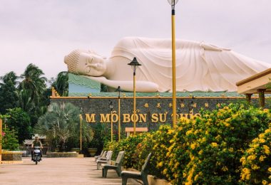 Vinh Trang pagoda tour: Full day Ben Tre My Tho Vinh Trang pagoda