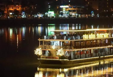 Dragon Boat for Dinner in Danang